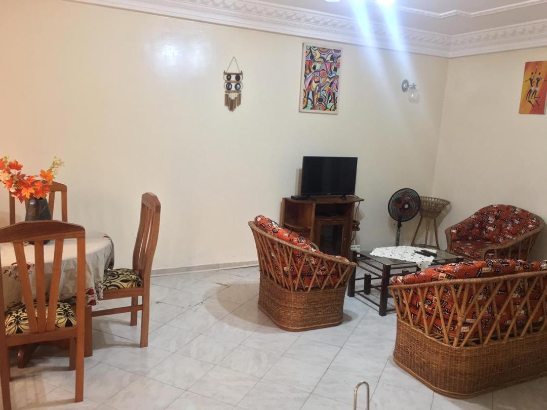 Residence Sh Яунде Екстер'єр фото