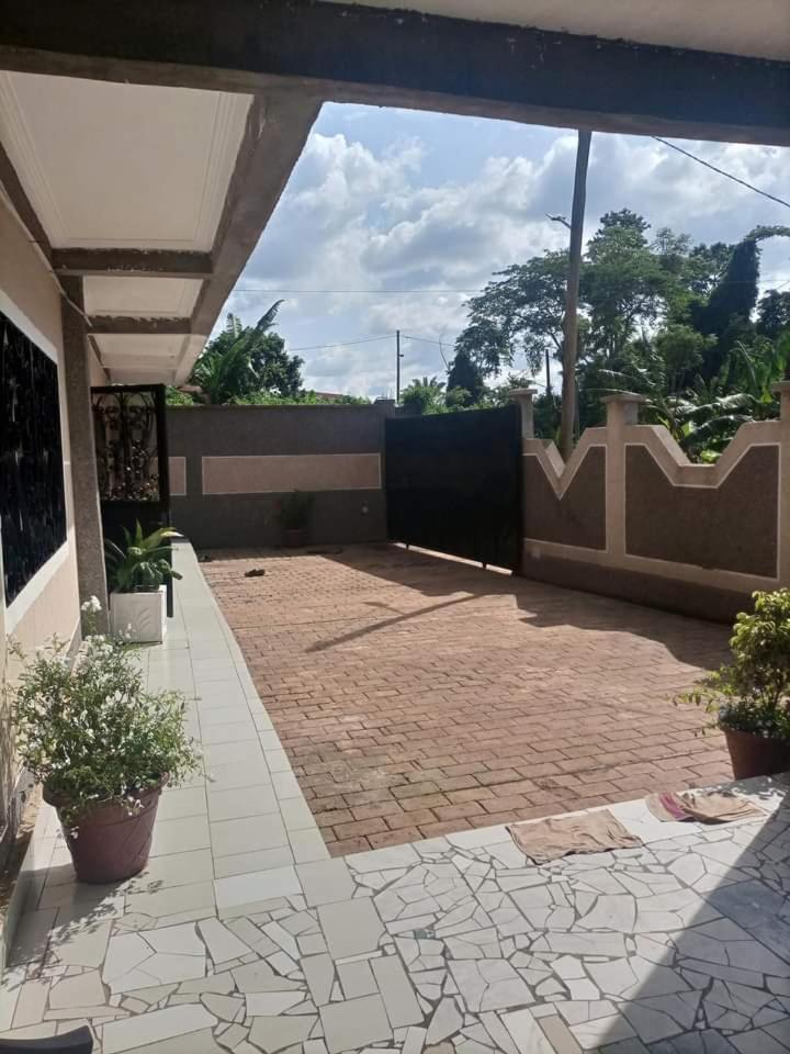 Residence Sh Яунде Екстер'єр фото
